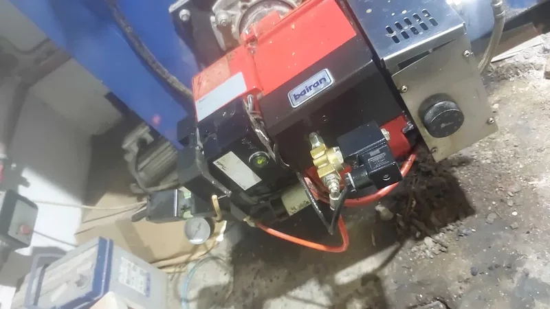 Arzator cu ulei uzat  70-115 Kw cu compresor de aer